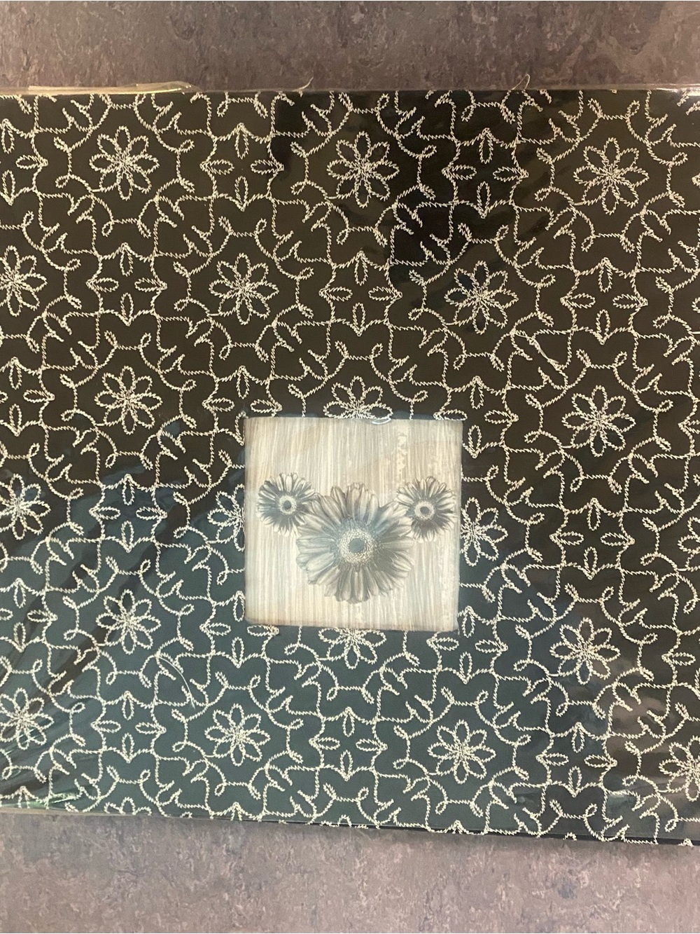 12x12 Scrapbook Black And White With 10 Sheets. Never Used